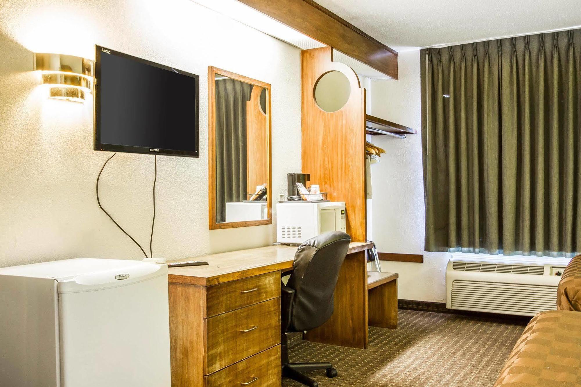 Rodeway Inn メンフィス エクステリア 写真