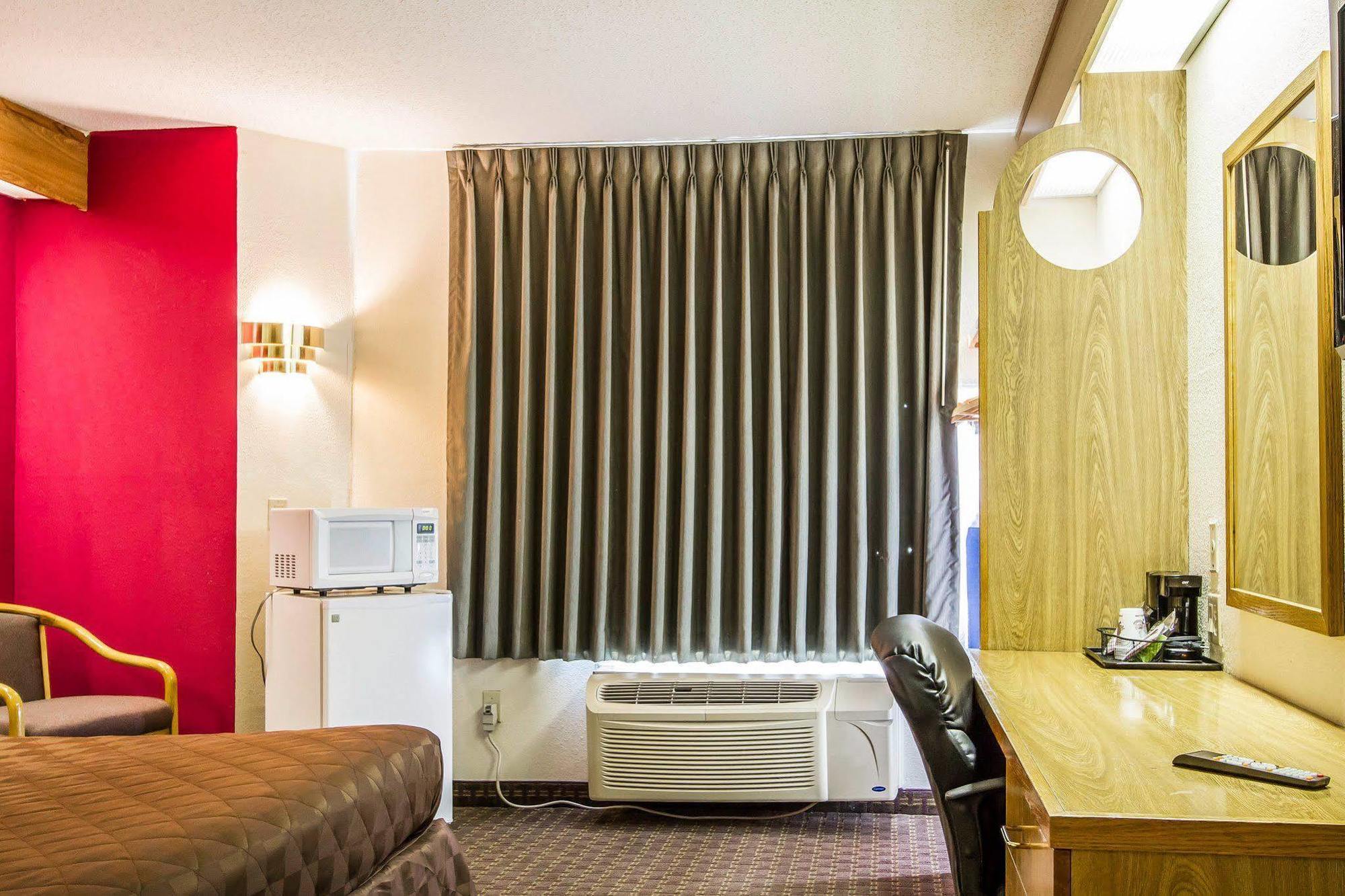 Rodeway Inn メンフィス エクステリア 写真